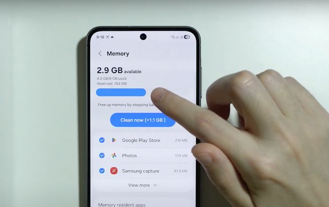 Чи може смартфон "захлинутися" від нестачі оперативної пам'яті: що показав експеримент