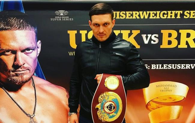 Усик прибыл в Ригу на бой с Бриедисом