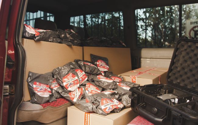 Бійці ДУК "Правий сектор" отримали розвідувальний безпілотник та хотпаки від "Української команди"