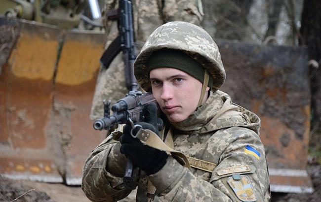 В зоне АТО в результате обстрелов ранен украинский солдат, - штаб