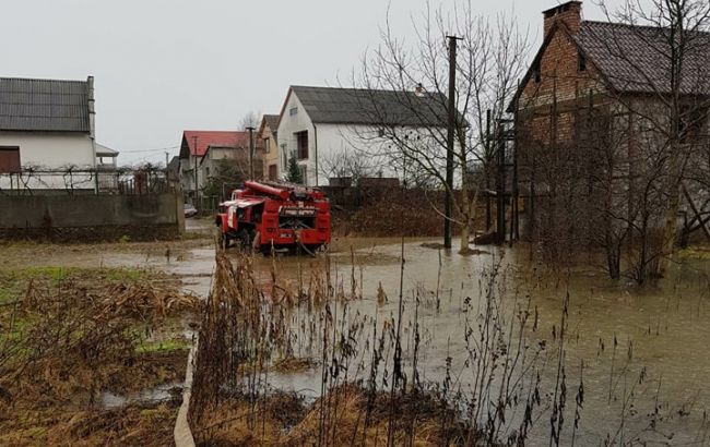 Непогода на Закарпатье: на дорогах области снято ограничение движения транспорта