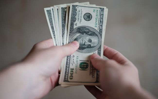 Доллар дешевеет второй день подряд