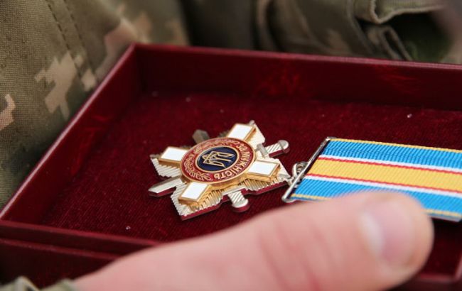 Порошенко наградил 109 военных-участников АТО