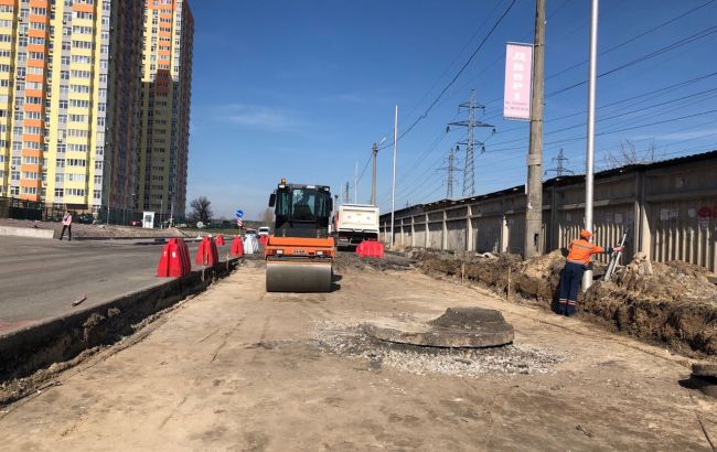 На вул. Сім&rsquo;ї Кульженків триває ремонт дороги та облаштування нового освітлення, - КМДА