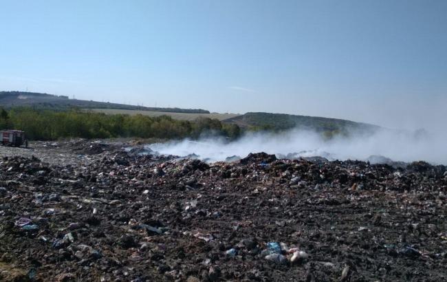 В Харьковской области горит полигон твердых бытовых отходов