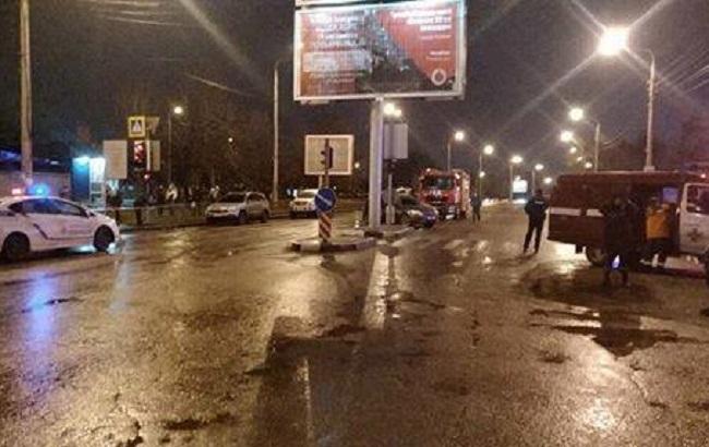 Захоплення заручників у Харкові: зловмисник відпустив частину людей (відео)