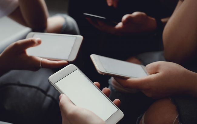 Топ-4 телефони за ціною до 6000 грн: який вибрати