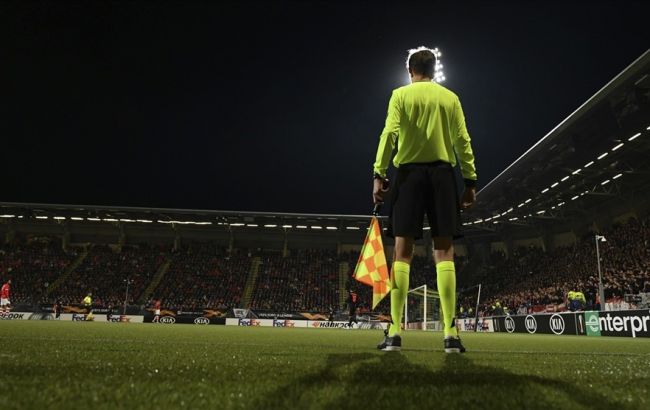 УЕФА будет использовать более широкие линии офсайда в матчах еврокубков