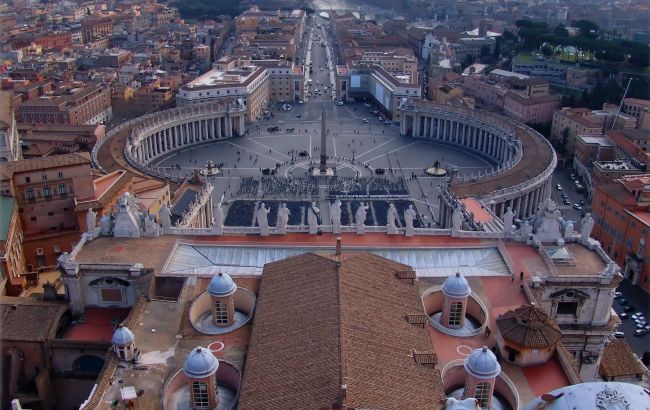 Ватикан выпустил серебряную монету, которую посвятил Украине