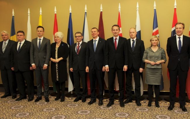 МЗС 12 країн Європи закликали негайно ввести безвізовий режим з Україною