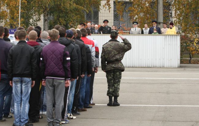 Кабмин утвердил численность осеннего призыва и выделил деньги