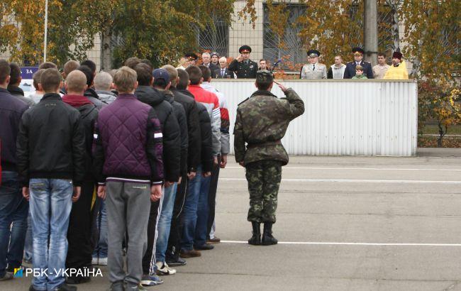 Усі студенти-чоловіки пройдуть базову загальновійськову підготовку: деталі постанови уряду
