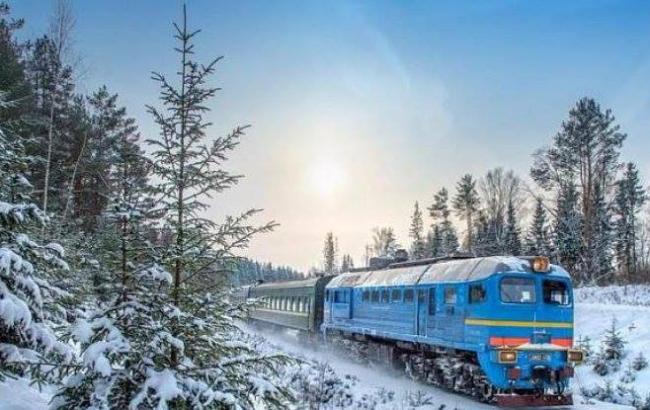 Снегопады в Украине: несмотря на непогоду УЗ работает в штатном режиме