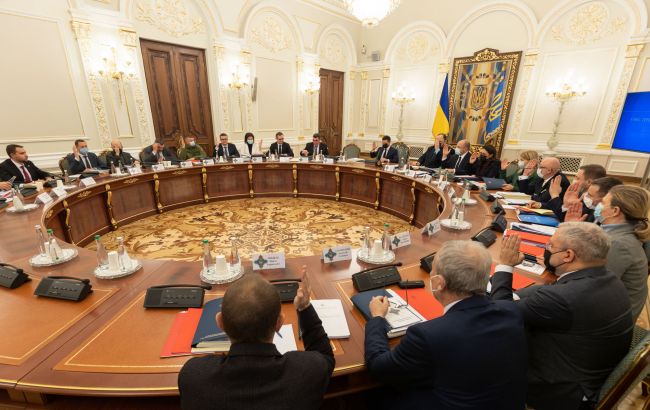 Стало известно, кто попал под новые санкции СНБО