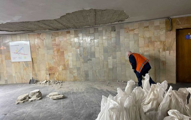 На станції метро в Харкові обвалилася стеля
