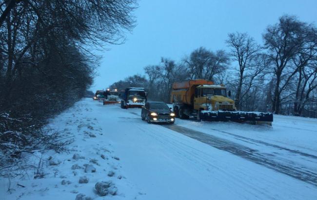 Непогода в Украине: в двух областях ограничено движение транспорта