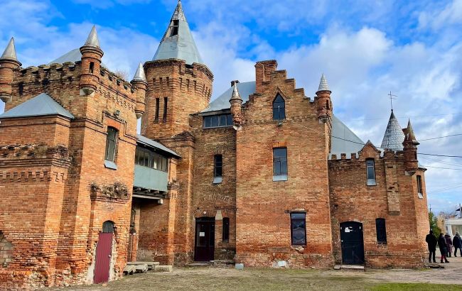 У Запорізькій області окупанти розграбували музей і винесли мармуровий унітаз