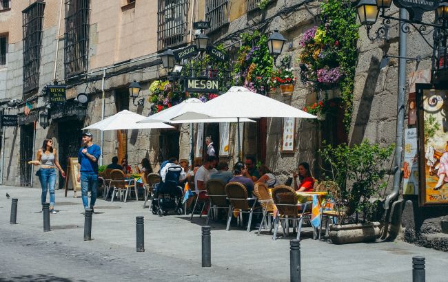 Испания рассчитывает открыть границы для туристов в конце июня