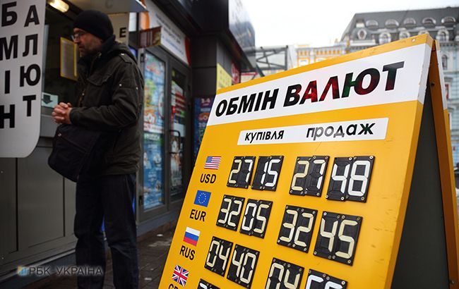 Эксперты связали укрепление гривны с появлением "предвыборных долларов"