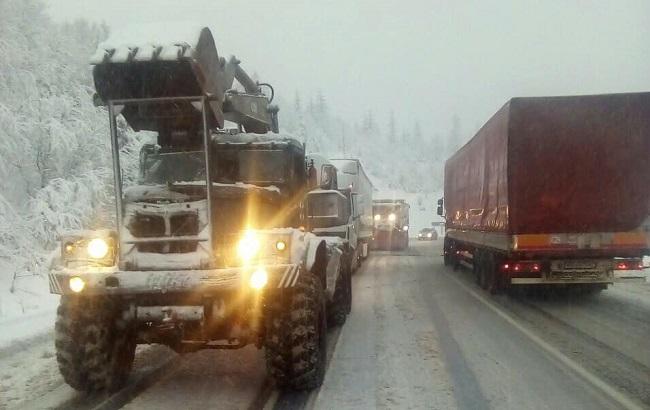 Снігопад на Закарпатті: заблоковано автотраси, знеструмлено 19 сіл