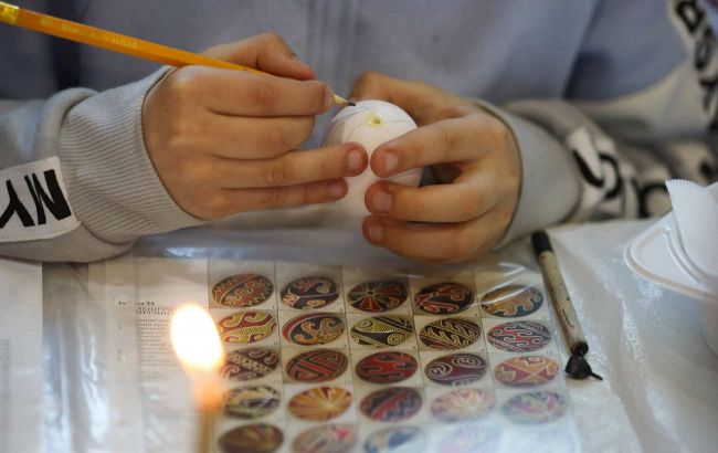 Дети после оккупации и бомбардировок создали писанки к Пасхе: посмотрите на эти фото