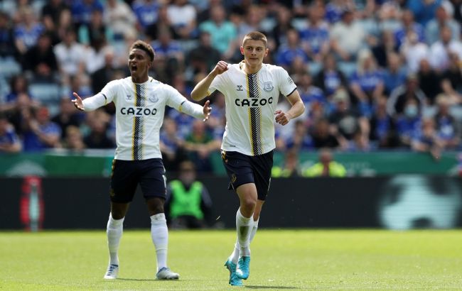 "Эвертон" Миколенко представил форму в цветах родины защитника