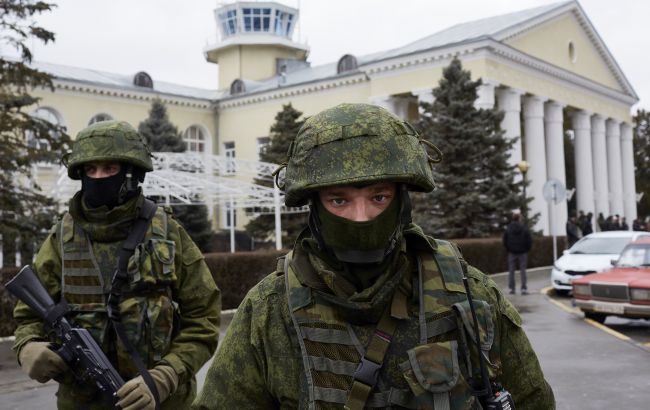 Нічні вибухи у Криму: у мережі показали момент "прильоту"