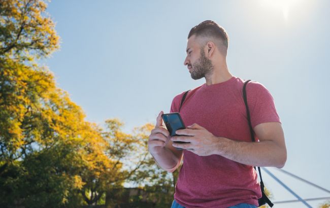 Помилка під час ходьби, яка призводить до погіршення постави: це роблять усі