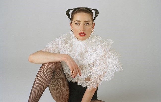 Ембер Херд в провокаційному образі знялася в яскравому фотосеті