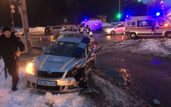 В Киеве и Ровно при несении службы ночью травмированы 5 полицейских