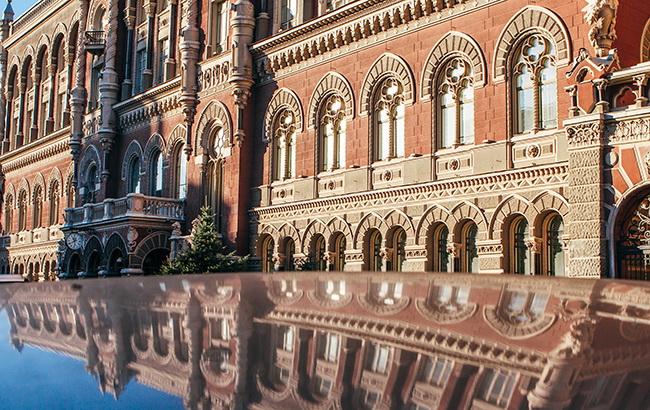 НБУ сегодня начинает публиковать курс доллара отдельно от остальных валют