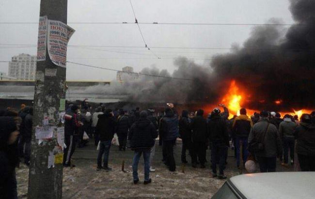 В Одесі горів ринок "Привоз", вогнем пошкоджено 10 павільйонів