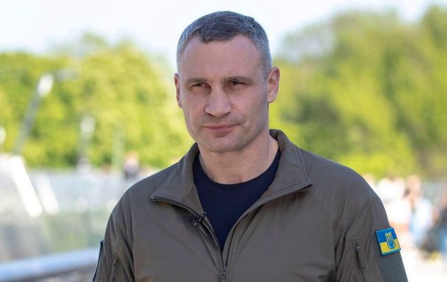 Кличко терміново скликає військову сесію Київради