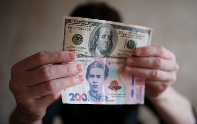 Українці на початку 2025 року купили рекордний за 12 років обсяг валюти