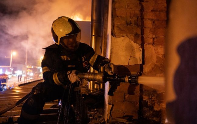 Полтава под ударом: из-за массированной атаки бушуют пожары, есть травмированные (фото)