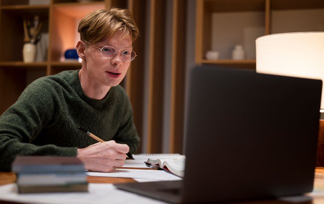 Почему в США студентам запрещено работать, даже если нужны деньги