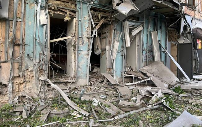 Росіяни всю ніч та ранок обстрілювали Херсон: постраждала жінка та двоє дітей