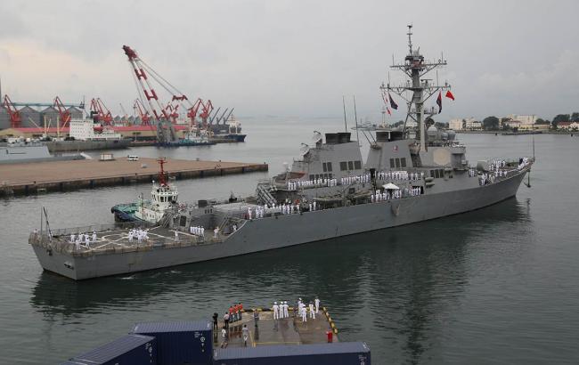 Біля берегів Японії есмінець США зіткнувся з буксиром