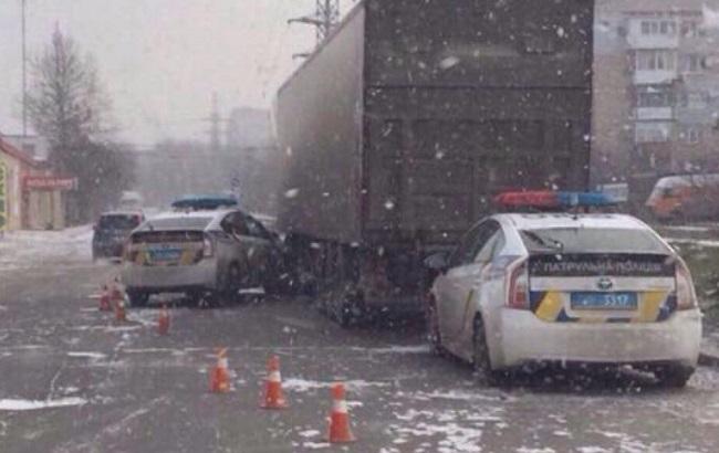В Николаеве полицейский автомобиль столкнулся с фурой, есть травмированные