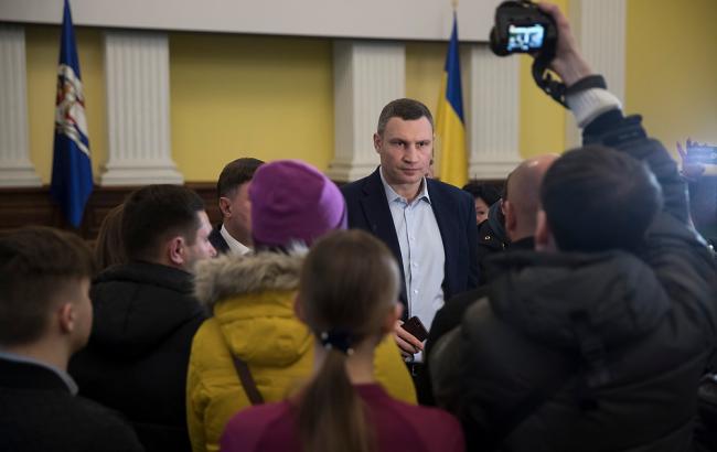 Кличко поручил приостановить работу завода "Фанплит" из-за вредных выбросов