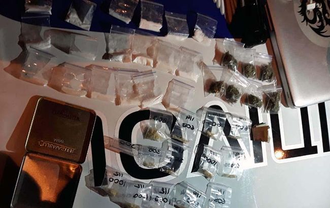 В Киеве полиция задержала россиянина с расфасованными наркотиками