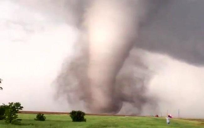 В результате торнадо в Иллинойсе пострадали более 20 человек