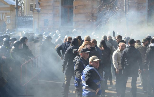 Столкновения под АП: полиция открыла уголовное производство