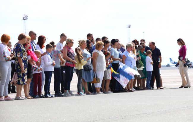 Самолет с украинскими пленными приземлился в "Борисполе"&nbsp;&nbsp;&nbsp;&nbsp;&nbsp;