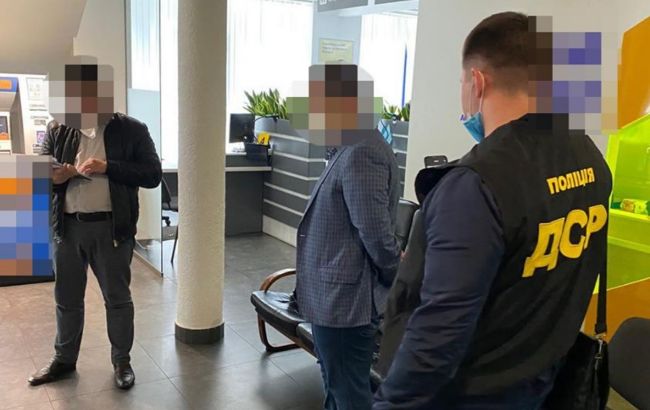 Обещал "крышевать" банк: прокурора разоблачили на получении 100 тысяч долларов