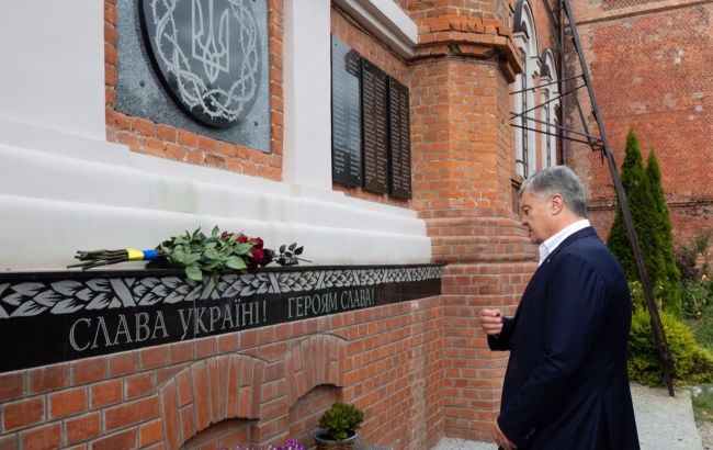 Порошенко передал пожертвование храму в Харькове