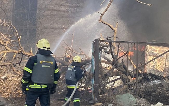 У Київській області обстріляли склад з харчами, лікарню і будинки. Розпочато розслідування