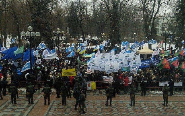 Митинг под Радой: в акции принимают участие более 3 тыс. человек