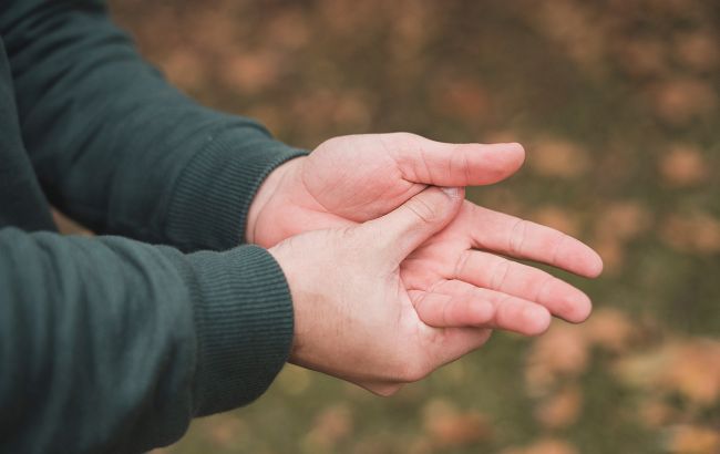 Чешется левая рука? Узнайте, как правильно почесать ладонь, чтобы не "прозевать" богатство