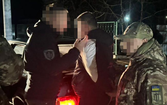 Торговали "белыми билетами". В Одесской области будут судить работника ТЦК и правоохранителя